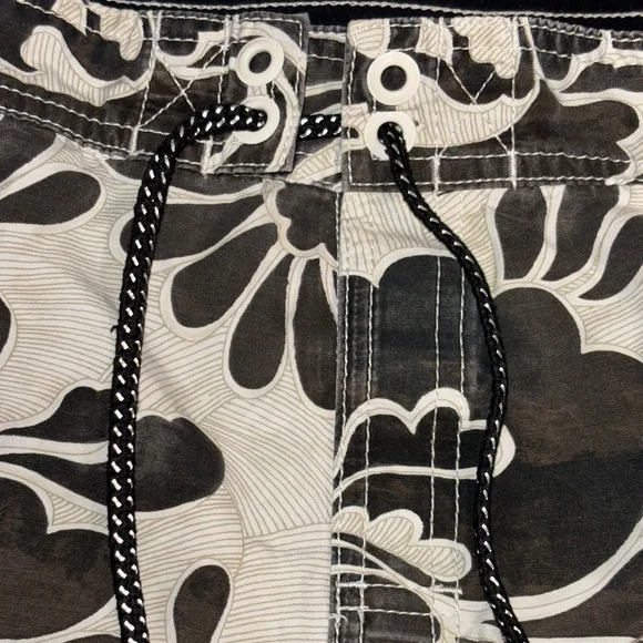 Tommy Bahama Relax Men’s Swim Trunks Size Large - Picture 5 of 6